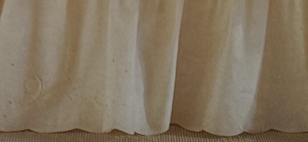 Martha Stewart Scallop Edge Battenberg Design Appliqué Cream King Size Bedskirt